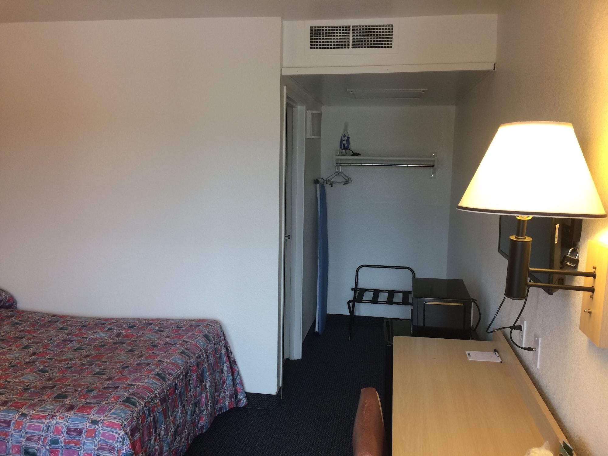 Travelodge By Wyndham Raton Exterior foto