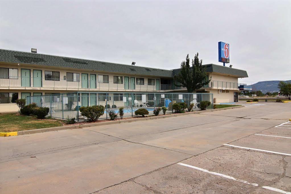Travelodge By Wyndham Raton Exterior foto