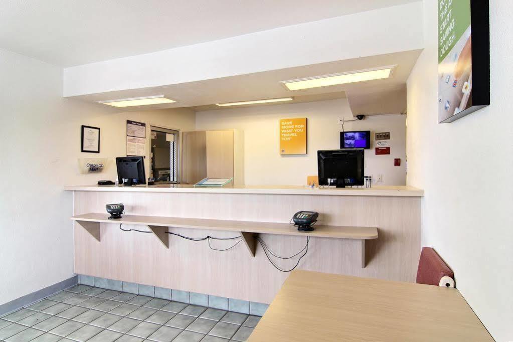 Travelodge By Wyndham Raton Exterior foto