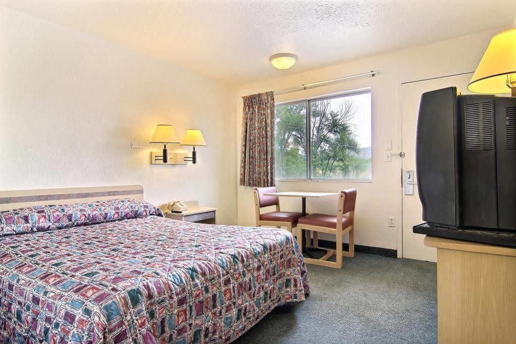 Travelodge By Wyndham Raton Exterior foto