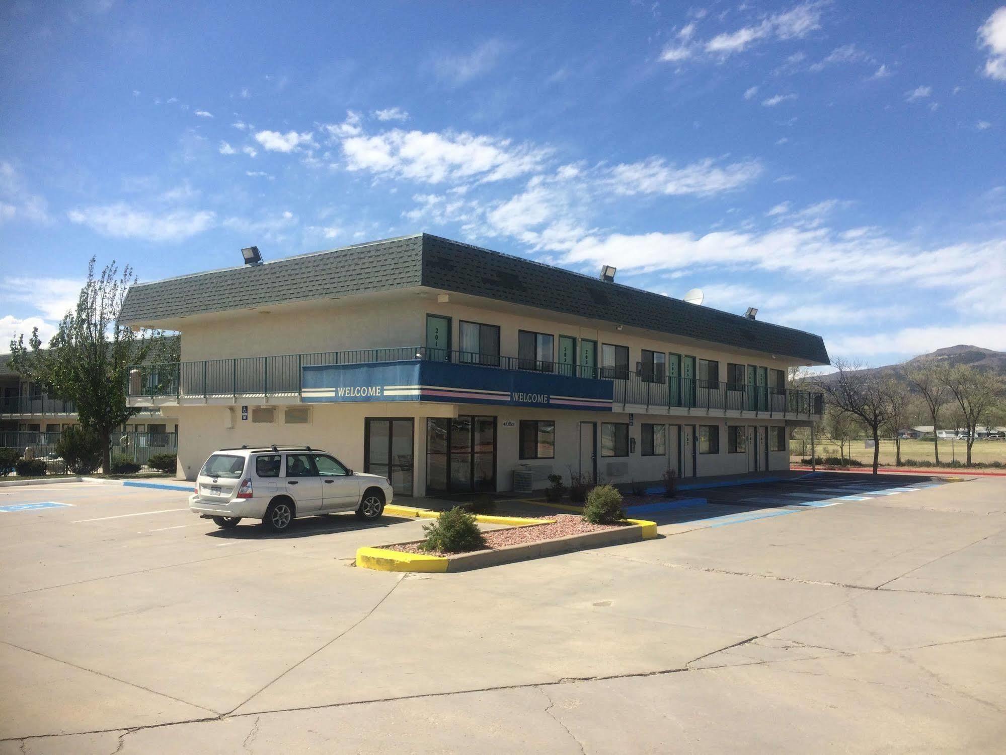 Travelodge By Wyndham Raton Exterior foto