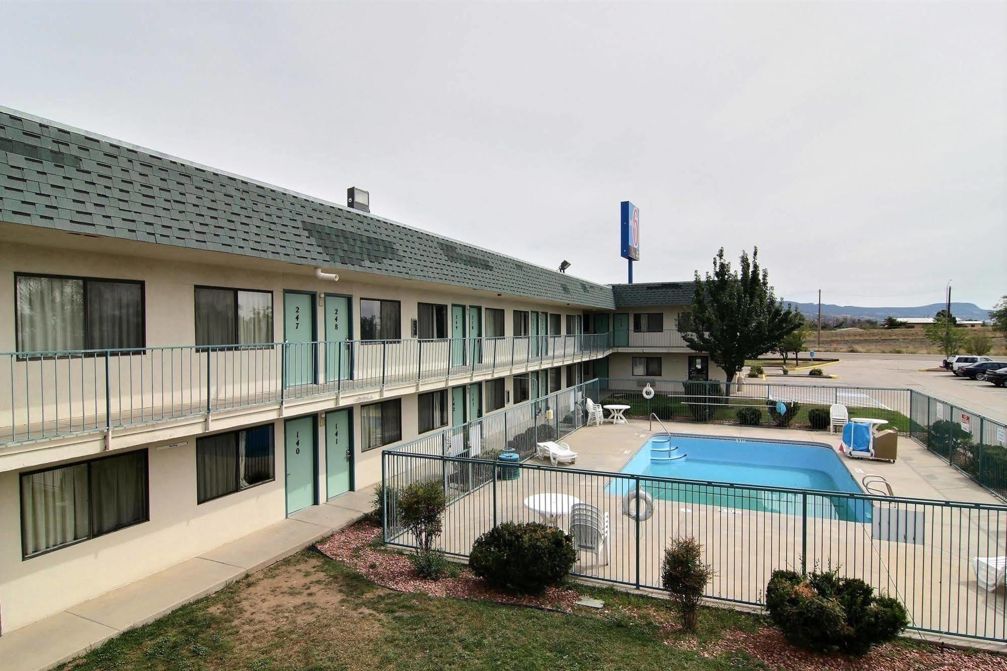 Travelodge By Wyndham Raton Exterior foto